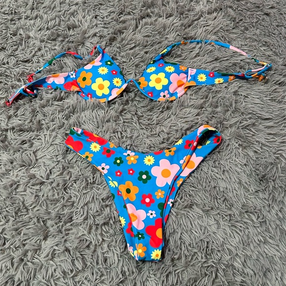 too small - Picture 1 of 3